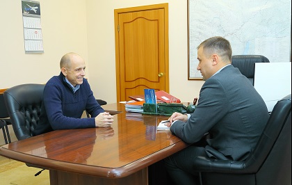 Состояние социальных объектов Куйтунского района обсудил Сергей Сокол на встрече с мэром территории Алексеем Мари